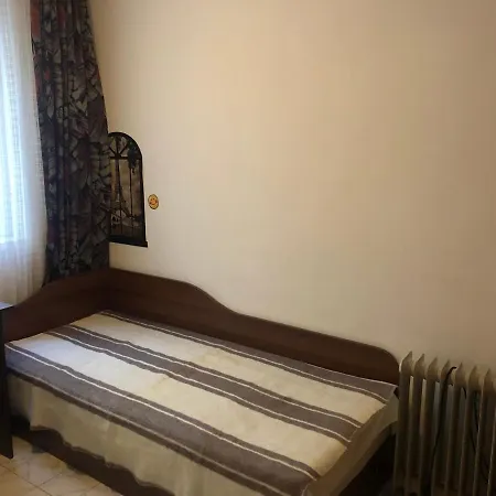 דירה гарсониера жорката וארנה